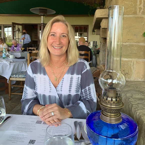 Meet your Posher, Lori - Picture 2 of 3